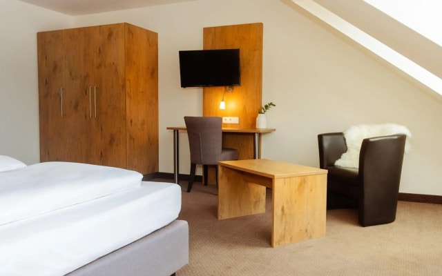Hotel am Hachinger Bach by Blattl