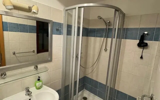 1 Bed Flat - Sleeps 4 - Pets - Smoking on Terrace
