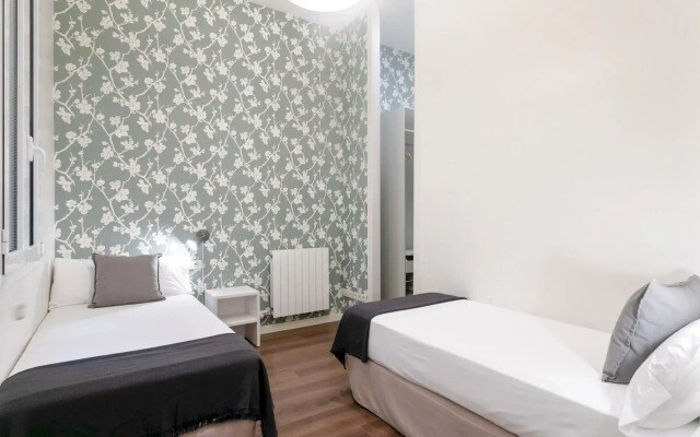 Condal in Barcelona with 3 bedrooms and 2 bathrooms