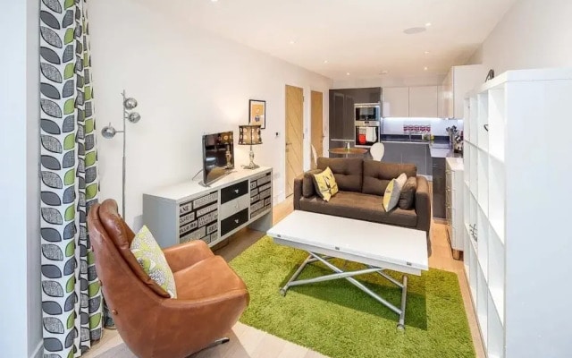 Funky Modern 1 bed in Trendy Clerkenwell W/balcony