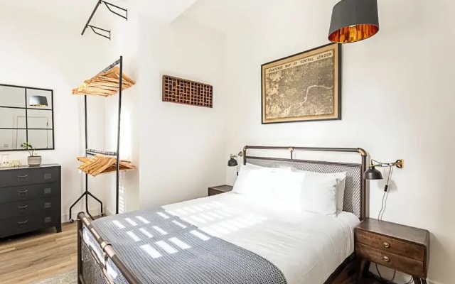 Contemporary Victorian Studio
