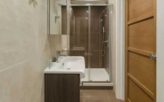 Modern Studio Flat in Hammersmith