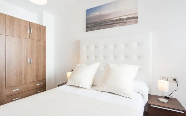 MA2B-Bright Apt With Rooftops With Palms near Old Town