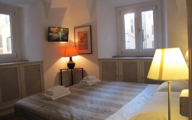 Aurora in Pantheon Apartment