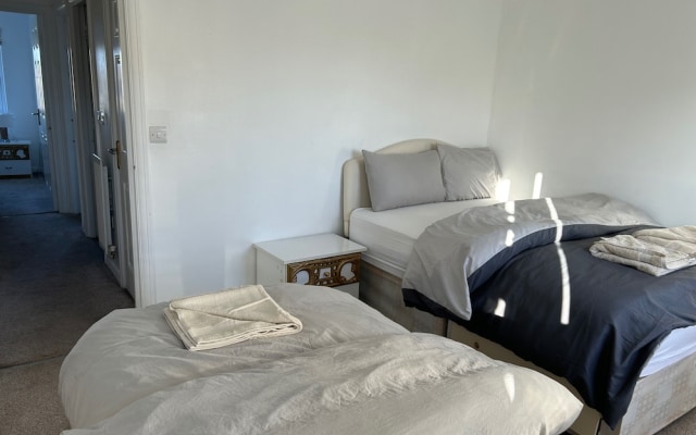 Romford Contractor / Family House