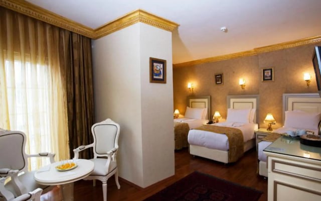 Maywood Hotel