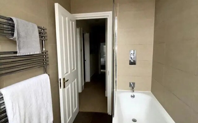 Charming 3BD Flat by the River Thames - Fulham!