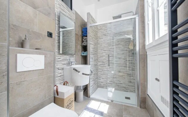 Dream apartment on the Elysee fields