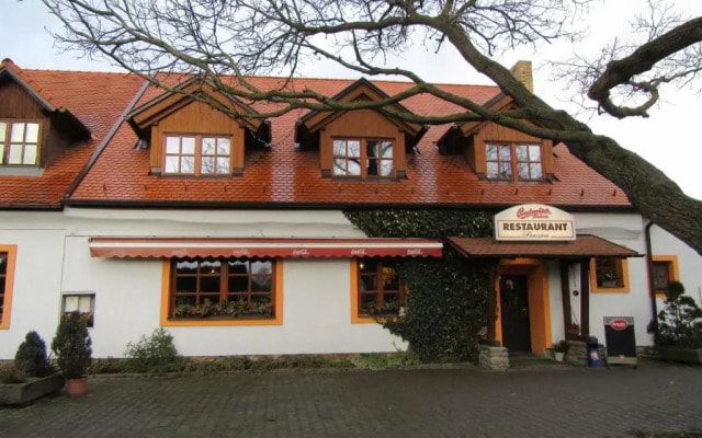 Pension & Restaurant U konske drahy Holkov