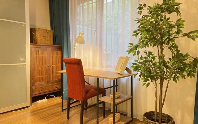 Sleek and Central Flat With Backyard in Sisli