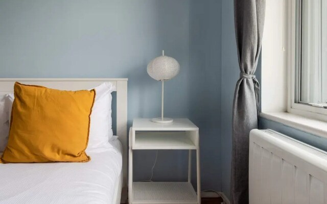 Wonderful 1BR Flat Fits 4 Guests - Newington
