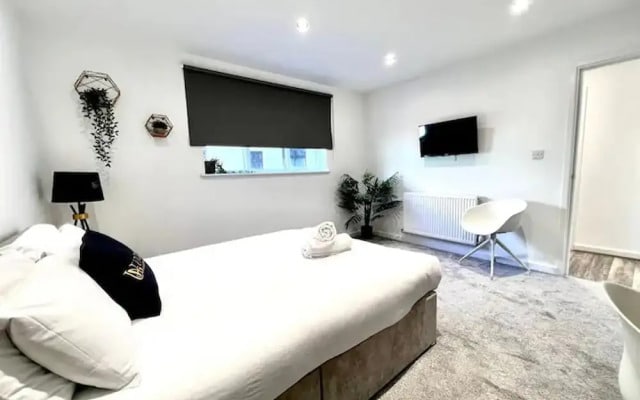 Remarkable 2-bed Apartment in Liverpool