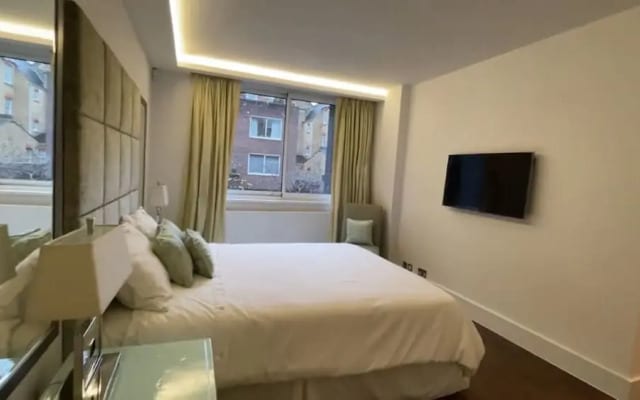 Two Bedroom Flat in Belgravia