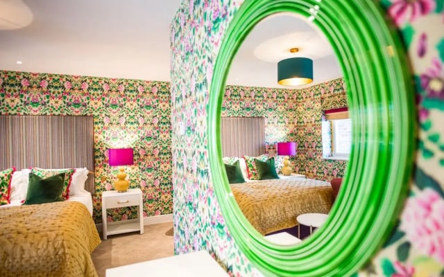 Dewars Restaurant & Rooms