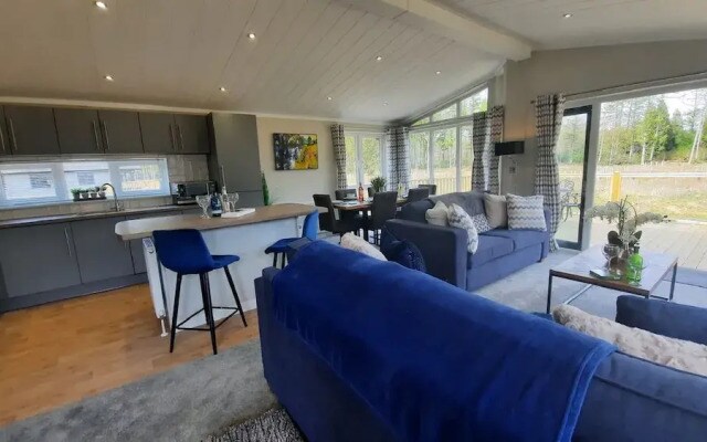 Hollicarrs - Lilypad Lodge