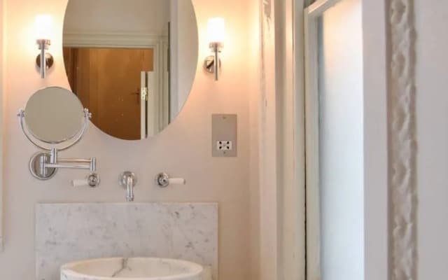Elegant 1 Bedroom Mezzanine Overlooking Square