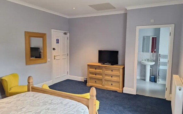 Room-comfortable and Spacious Double En-