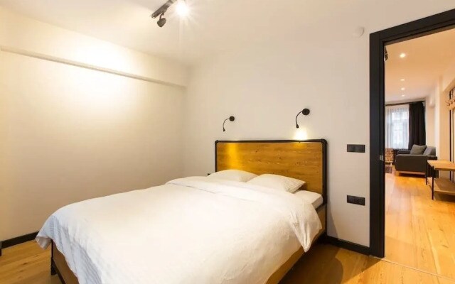Olympia Flats by Oval