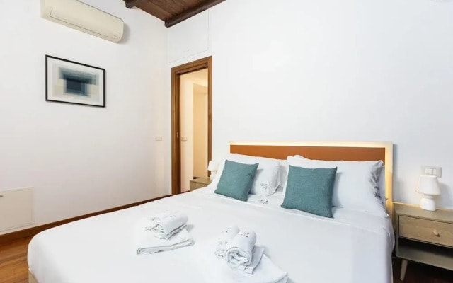 Rental in Rome Vicolo Trevi Apartment