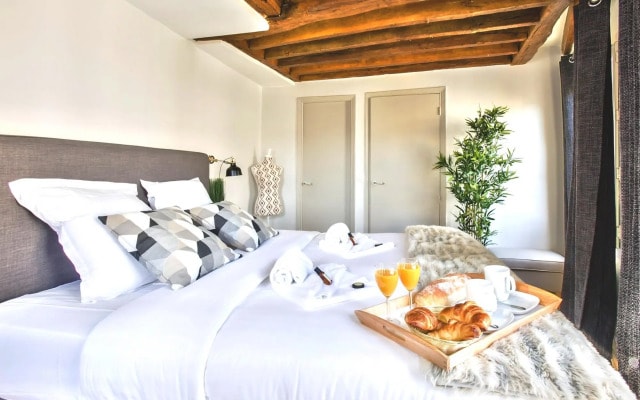 B 841 - Saint Germain des Près - Spacieux appartement
