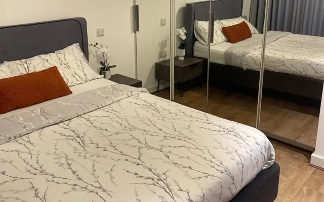 Stylish 2-bedroom Flat Haven