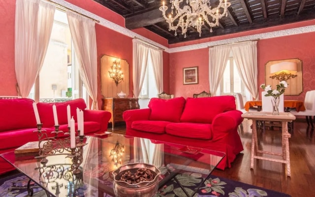 RSH Spanish Steps Luxury Apartment