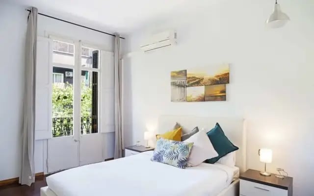 Spacious 4 Bed Apt Close to Sagrada Familia Temple