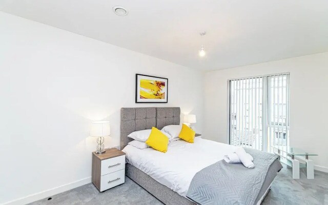 Halo House by Guestz