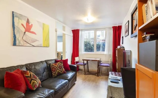 Modern & Spacious 2-bedroom House in Fulham