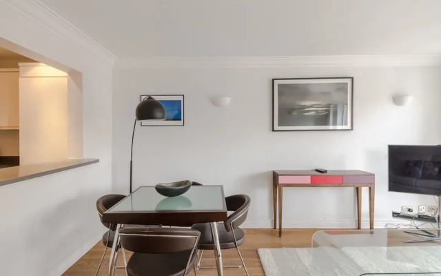 Charter Luxe - Covent Garden - By Frankie Says