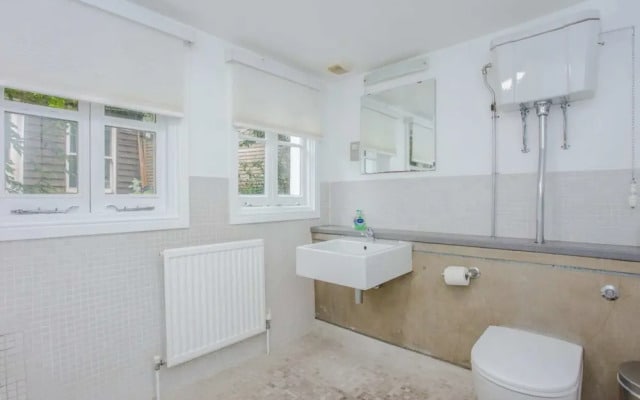 2 Bedroom Flat In Highbury