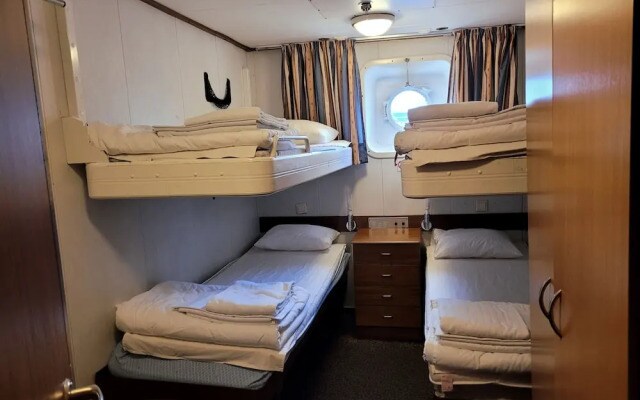 Laivahostel S/S Bore