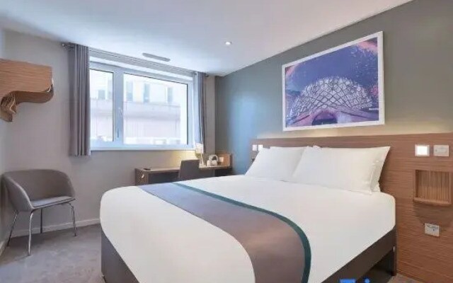 Travelodge Plus London Manor House
