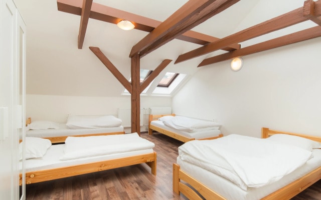 Easy Housing Hostel