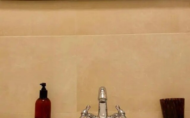 Décor Canal House