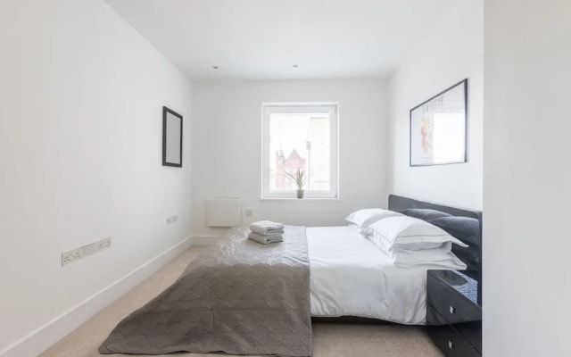Luxury 2-bed Flat, Parking Near Tube and Emirates