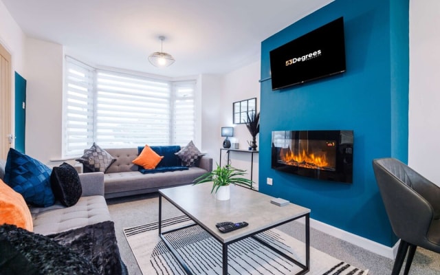Spacious 3-bed Ideal for Long-term Business