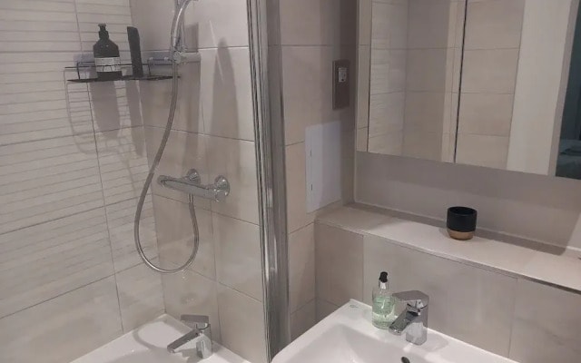 Tranquil Loughton Apartment Retreat