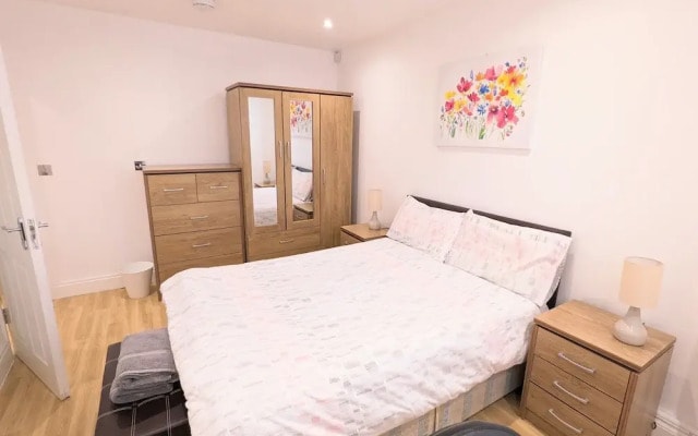Stylish 2-bed Apartment Near Richmond Park