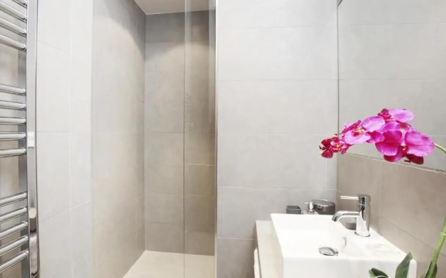 Luxury 3 Bedrooms Le Louvre I by Livinparis