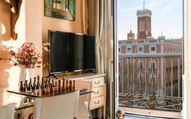 1851: Exceptional 19th century studio in Madrid