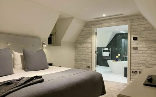Barnett Hill - Luxury Hotel