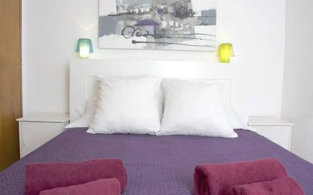 Nice Apartment La Sagrera - In a Very Quiet Area and Well Connected