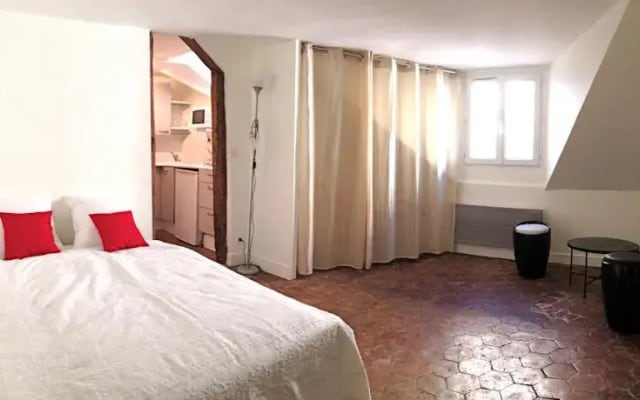 My Address in Paris - Place du Marché St Honoré