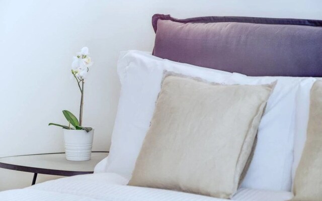Azalea-lovely Flat in top Location/trevi'sfountain