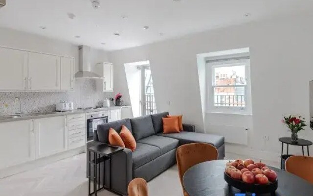 The Foley Residence IV - Fitzrovia - by Frankie