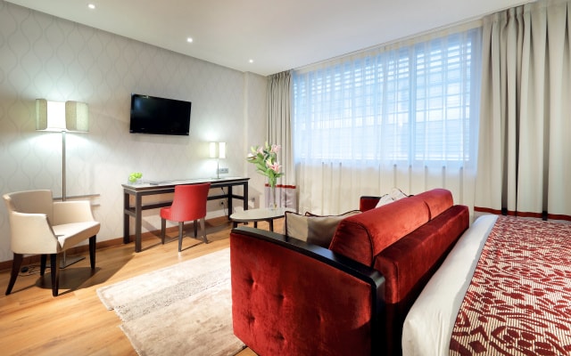 Отель Eurostars Plaza Mayor