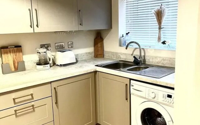 3-bed House, Sleeps 5, Free Parking