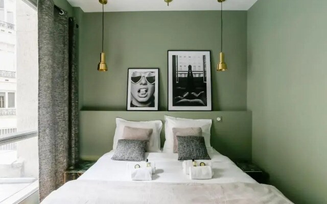 Louvre / Palais Royal Luxury Three Bedroom Duplex