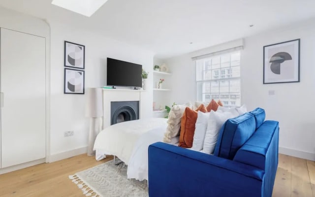 Stylish Soho 1BR Central